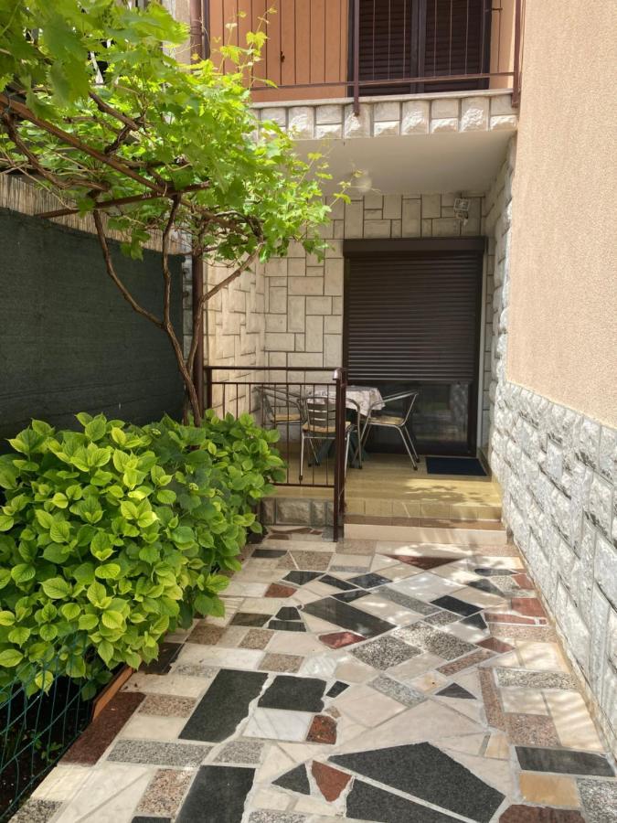 Apartments Hrnjic 乌马格 外观 照片