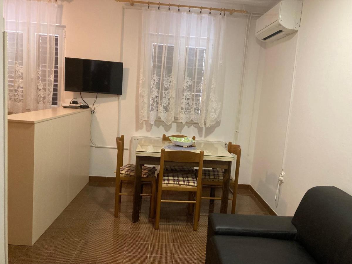 Apartments Hrnjic 乌马格 外观 照片